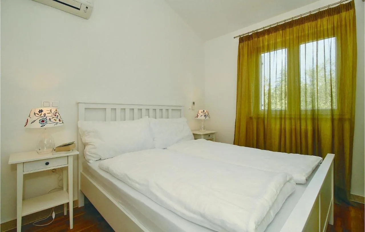 Two-Bedroom Apartment In Vranici Porec