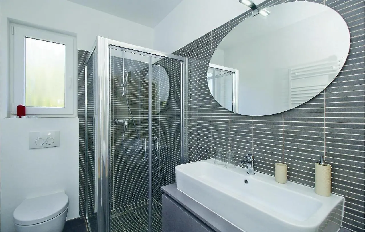 Two-Bedroom Apartment In Vranici Porec