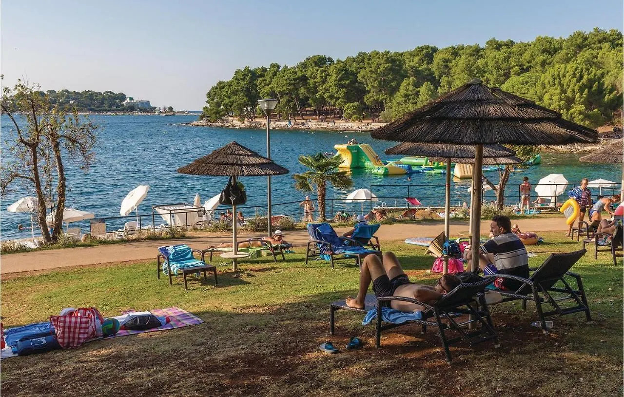 Two-Bedroom Apartment In Vranici Porec 0*,
